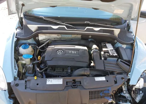 2015 Volkswagen Beetle 1.8T Fleet Edition z USA, uszkodzony, nr VIN 3VWF17AT0FM654895